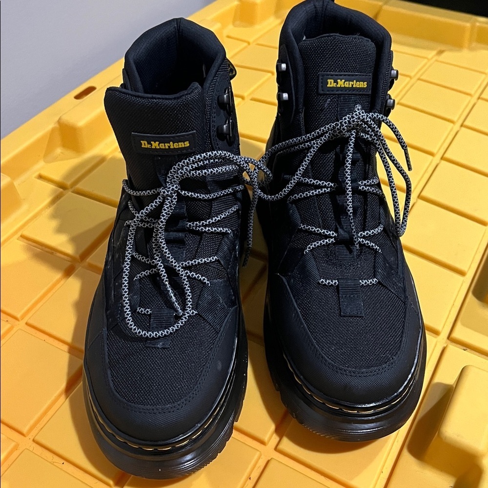 Dr. Martens Air Wait with soles bouncing - Picture 2 of 10